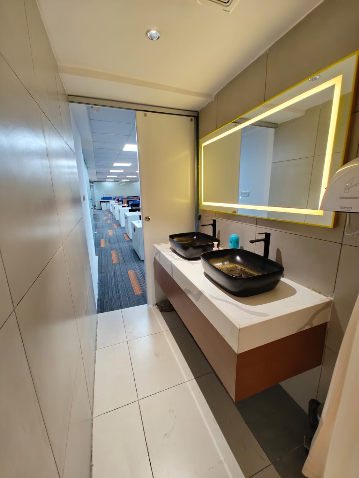 Modern washroom vanity and illuminated mirror